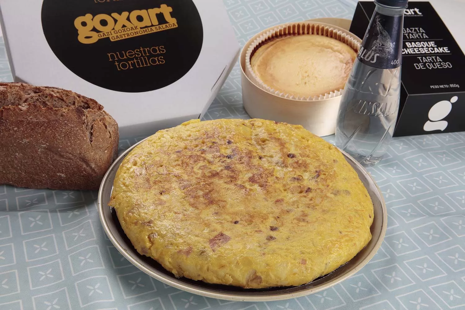 Menú de tortilla de patatas con pan artesano y tarta de queso Goxart
