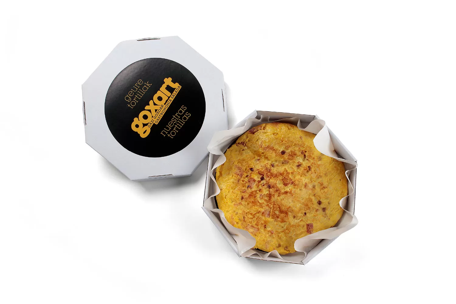 Tortilla de patata con jamón y queso, la tortilla de siempre con un extra de sabor.